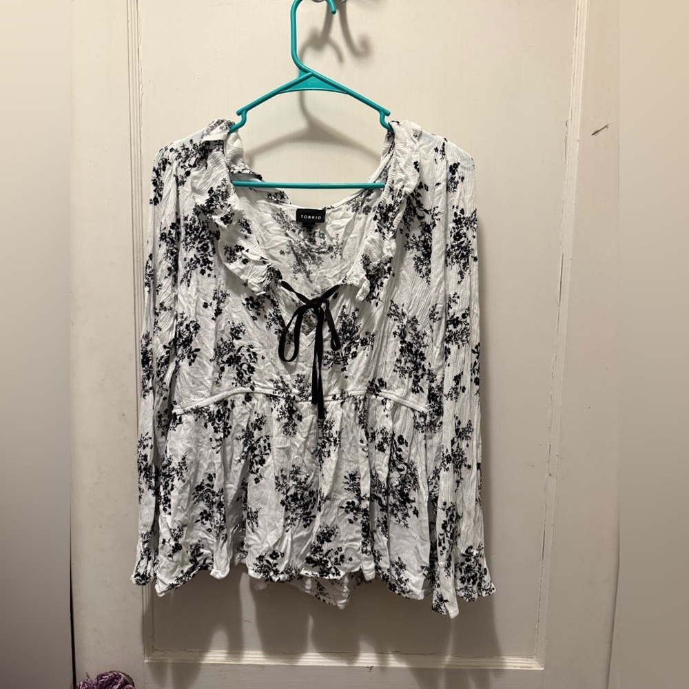 Torrid Floral Black and White Women's Top